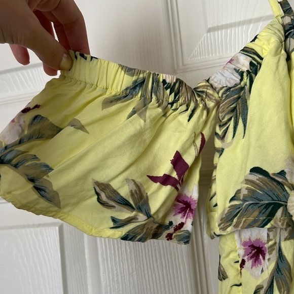 HOLLISTER YELLOW TOP - Picture 3 of 3